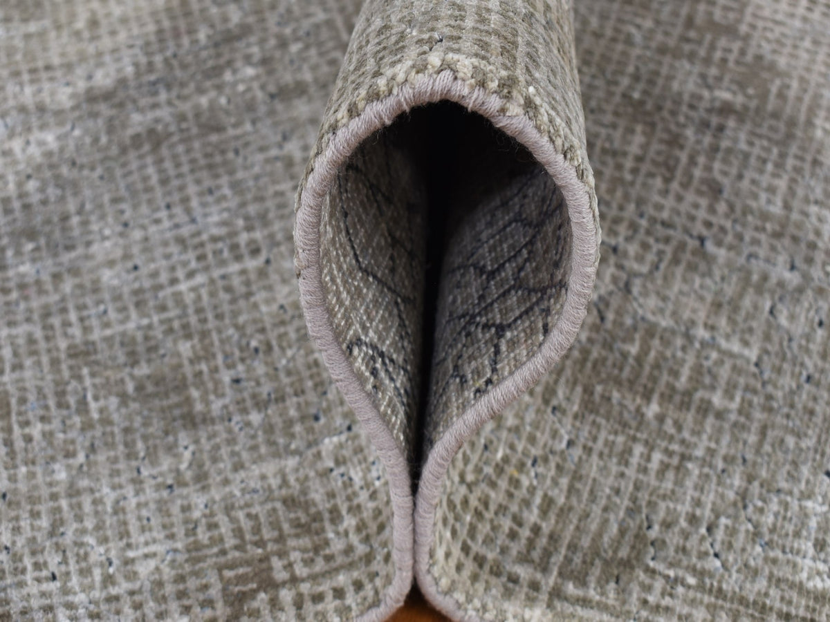 Modern / Contemporary hand-knotted wool/silk rug in Gray, 9' x 12' — SKU O087096 (view 6)