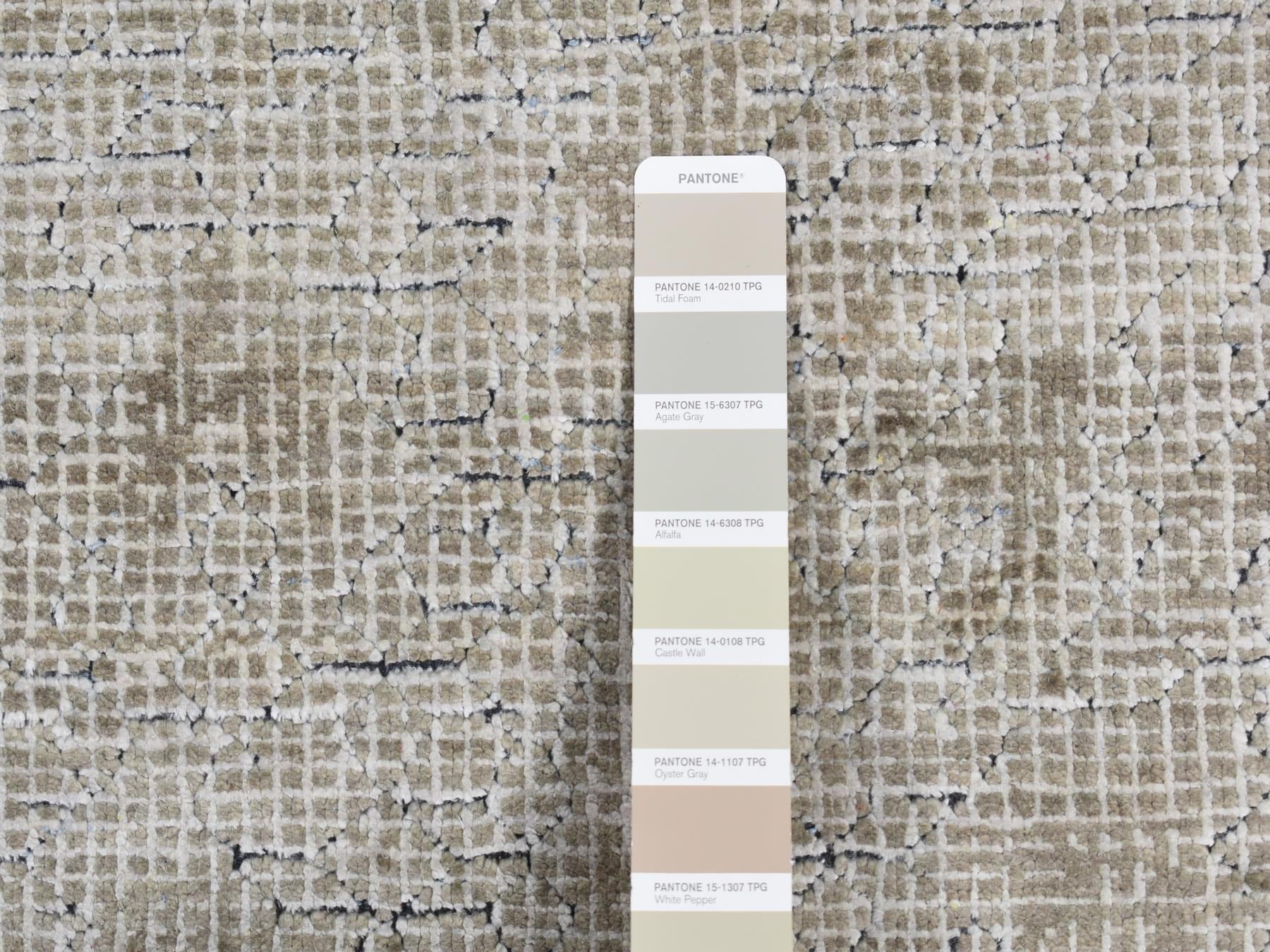 Modern / Contemporary hand-knotted wool/silk rug in Gray, 9' x 12' — SKU O087096 (view 7)