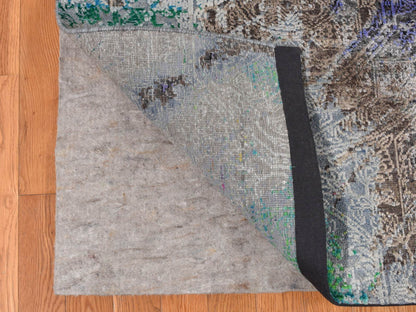 Modern / Contemporary hand-knotted sari silk rug in Gray, 8'9" x 11'10" — SKU O087097 (view 4)