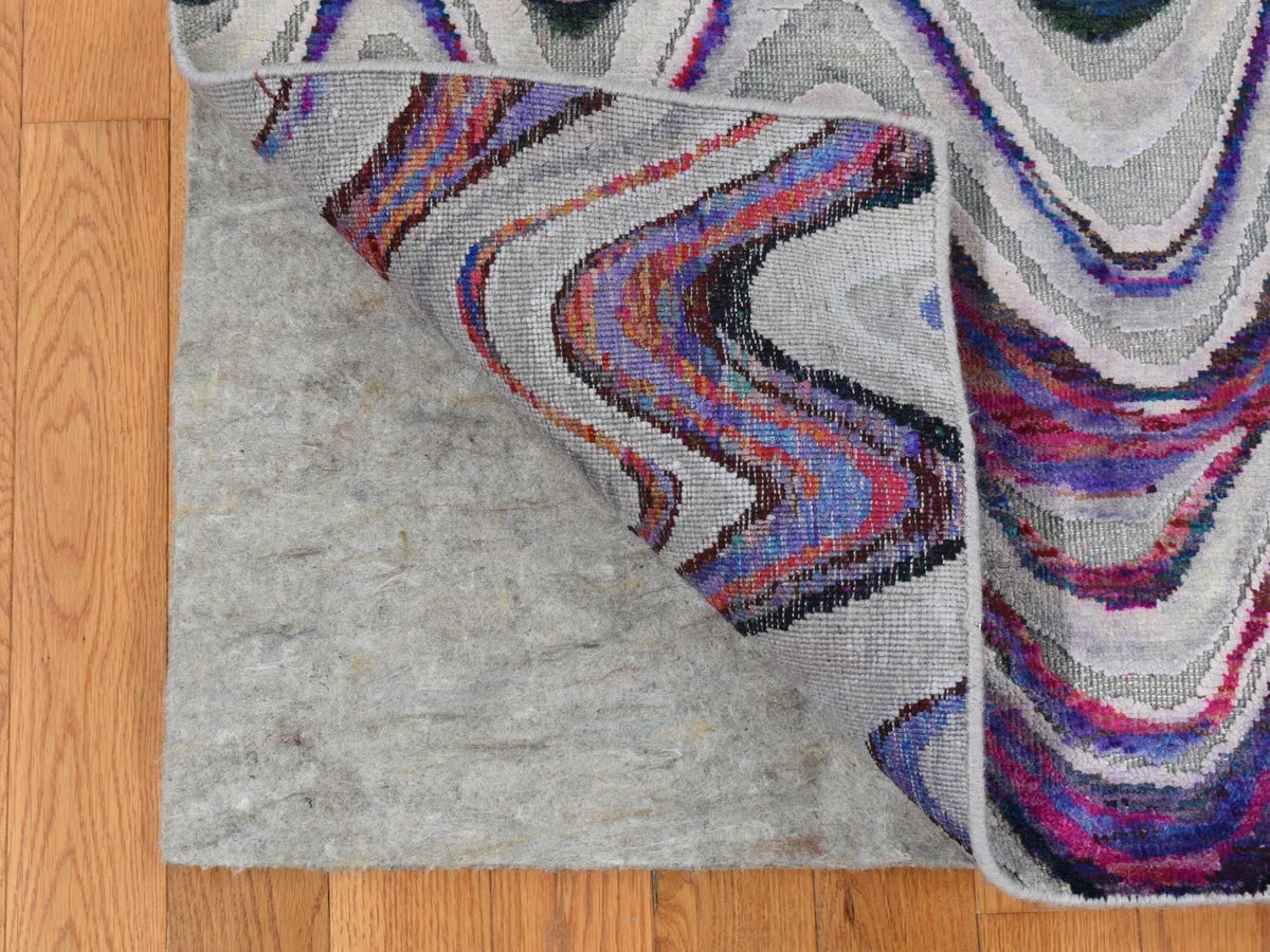 Modern / Contemporary hand-knotted wool/silk rug in Ivory, 9' x 11'10" — SKU O087100 (view 4)