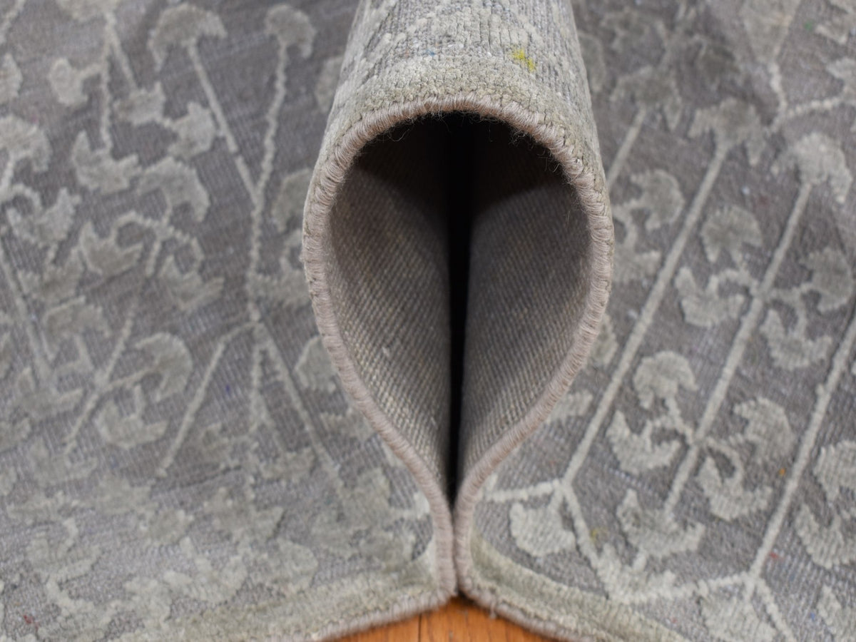 Modern / Contemporary hand-knotted wool/silk rug in Gray, 9' x 12'1" — SKU O087104 (view 6)