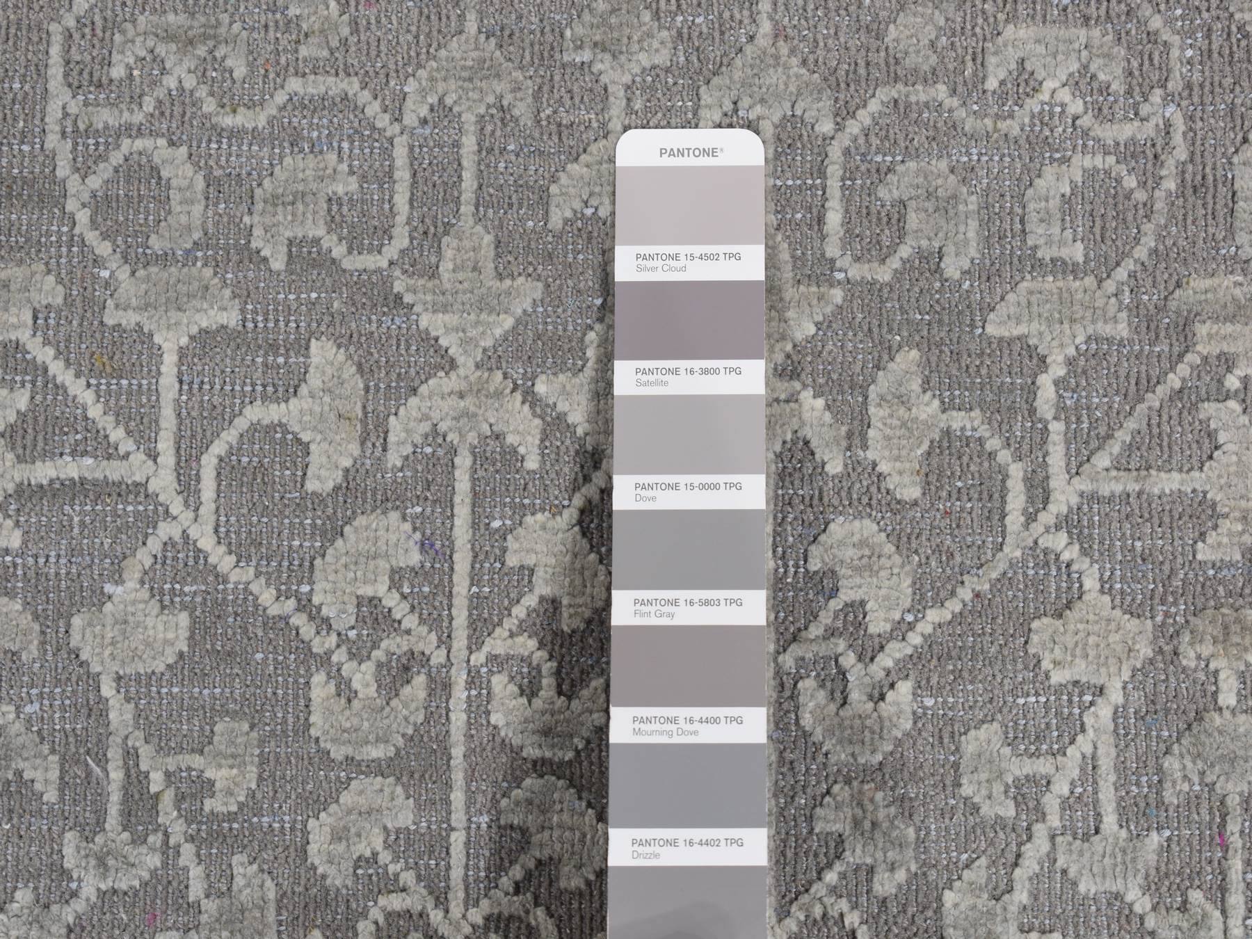 Modern / Contemporary hand-knotted wool/silk rug in Gray, 9' x 12'1" — SKU O087104 (view 7)