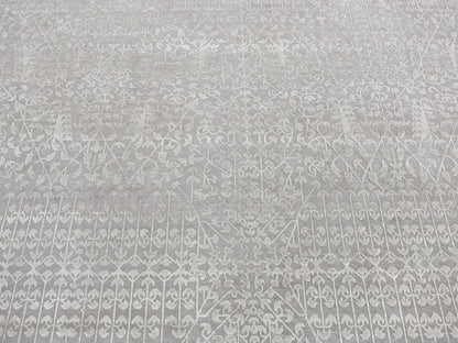 Modern / Contemporary hand-knotted wool/silk rug in Gray, 9' x 12'1" — SKU O087104 (view 8)