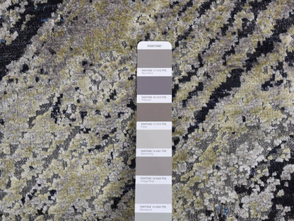 Modern / Contemporary hand-knotted wool/silk rug in Gray, 9' x 12'1" — SKU O087107 (view 7)