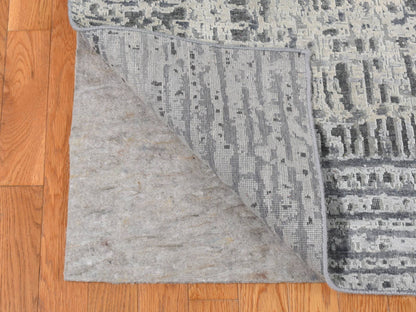 Modern / Contemporary hand-knotted wool/silk rug in Gray, 8'10" x 12'2" — SKU O087108 (view 4)