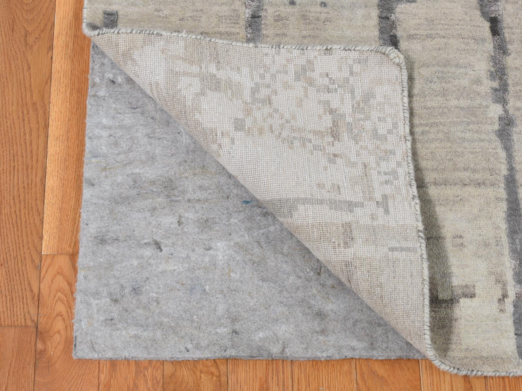 Modern / Contemporary hand-knotted wool/silk rug in Gray, 8'10" x 12'3" — SKU O087114 (view 4)
