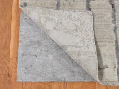 Modern / Contemporary hand-knotted wool/silk rug in Gray, 8'10" x 12'3" — SKU O087114 (view 4)