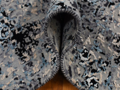 Modern / Contemporary hand-knotted wool/silk rug in Gray, 9'1" x 12'2" — SKU O087115 (view 6)