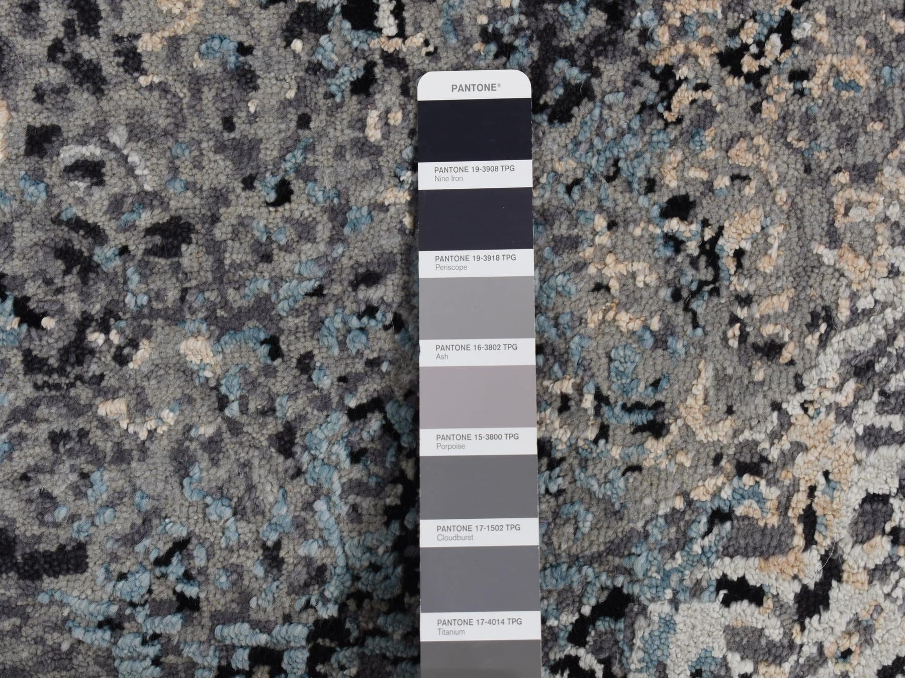 Modern / Contemporary hand-knotted wool/silk rug in Gray, 9'1" x 12'2" — SKU O087115 (view 7)