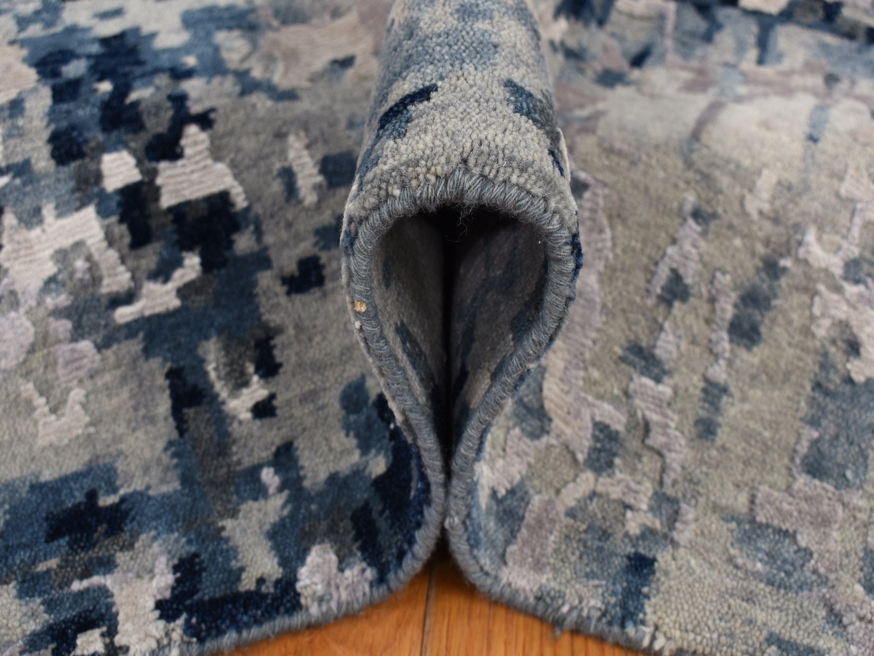 Modern / Contemporary hand-knotted wool/silk rug in Gray, 9'3" x 12' — SKU O087120 (view 6)