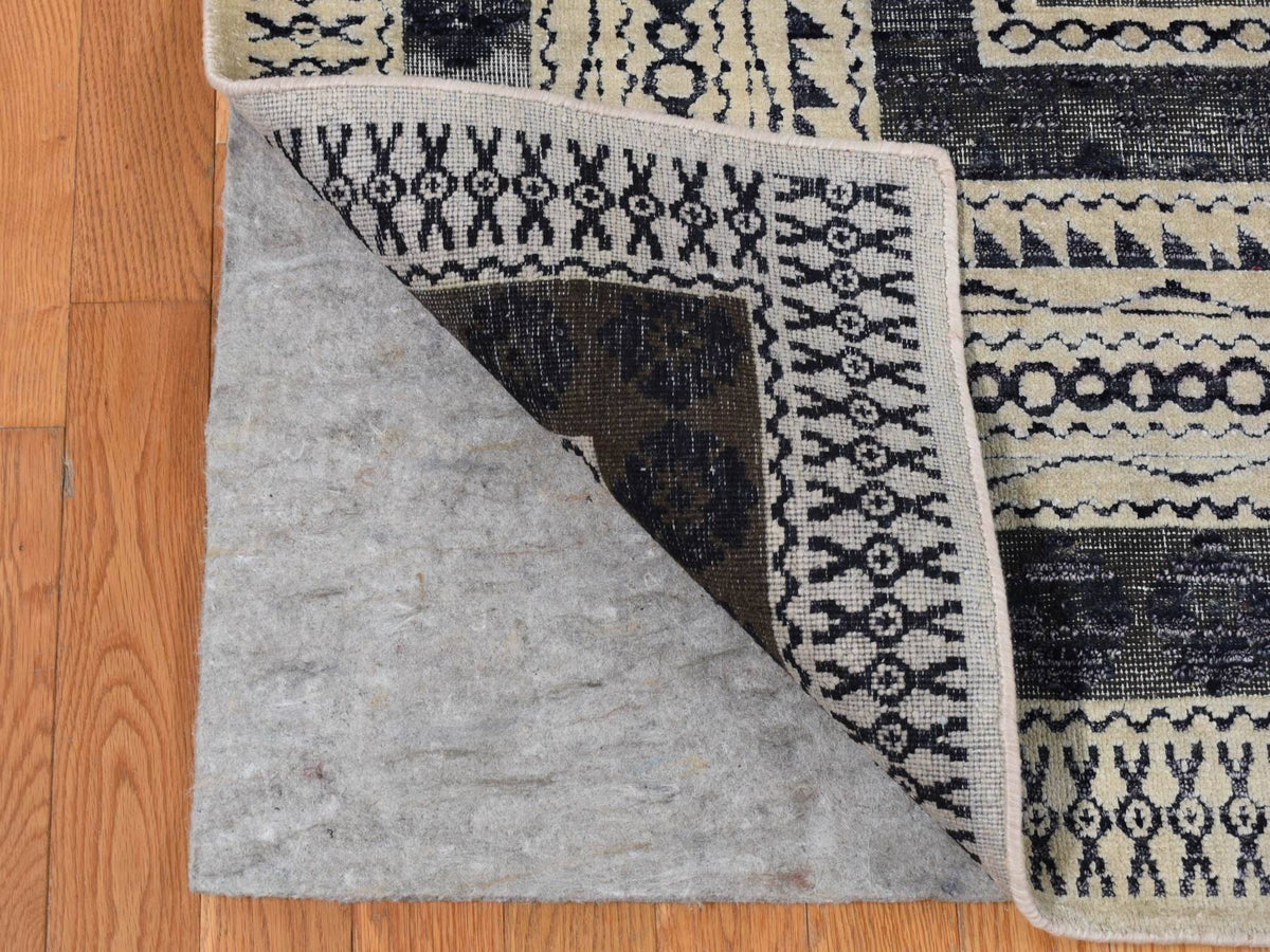 Modern / Contemporary hand-knotted wool/silk rug in Gray & Owl Gray, 9' x 12' — SKU O087121 (view 4)