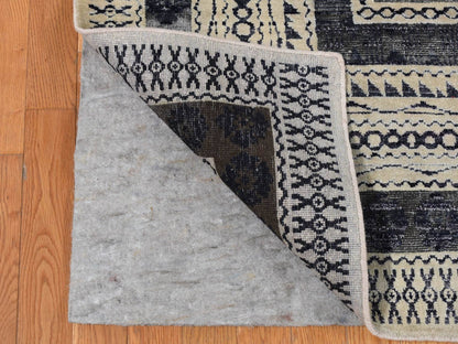 Modern / Contemporary hand-knotted wool/silk rug in Gray & Owl Gray, 9' x 12' — SKU O087121 (view 4)