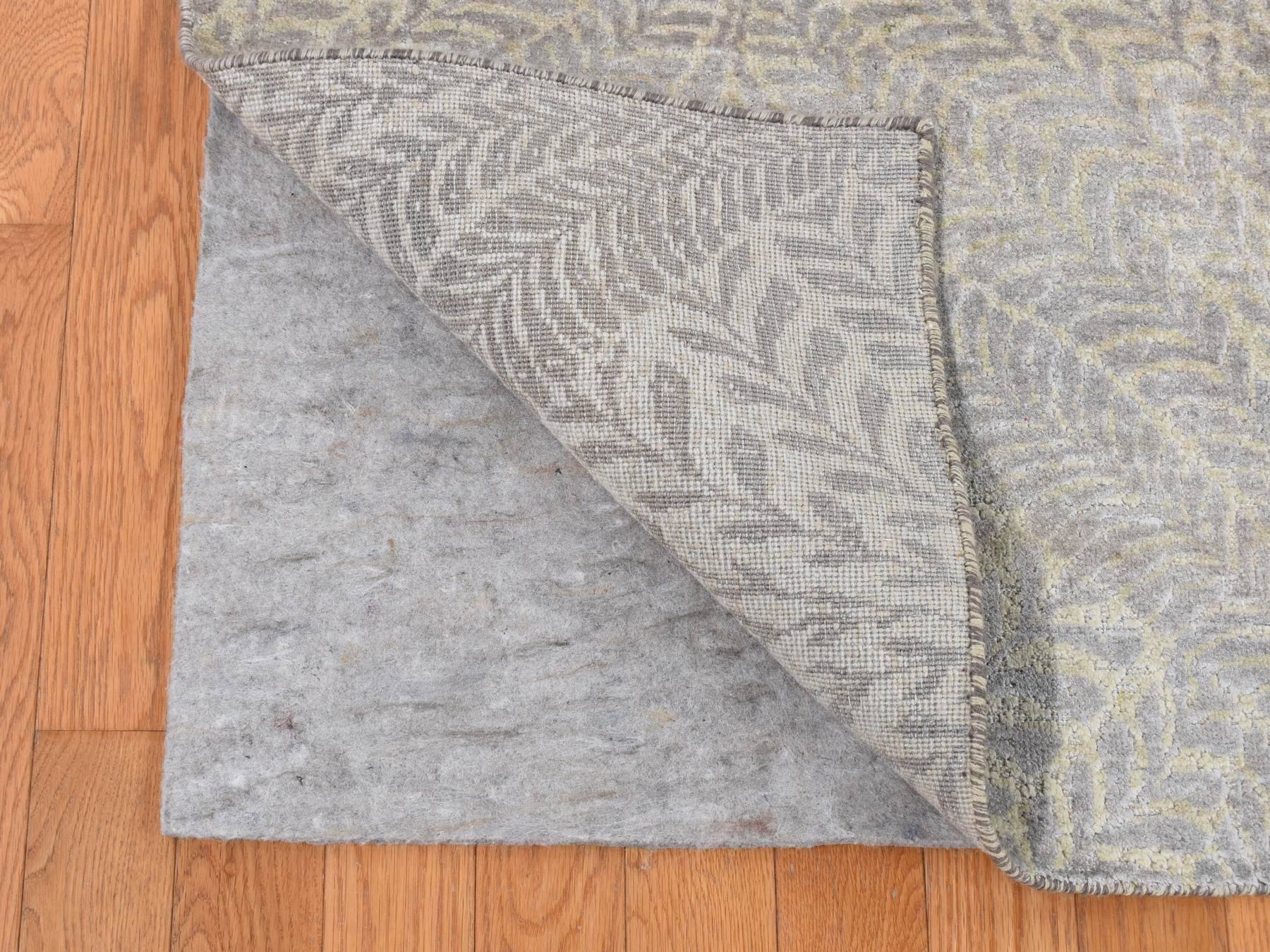 Transitional hand-knotted silk rug in Gray, 8'10" x 12'1" — SKU O087124 (view 4)