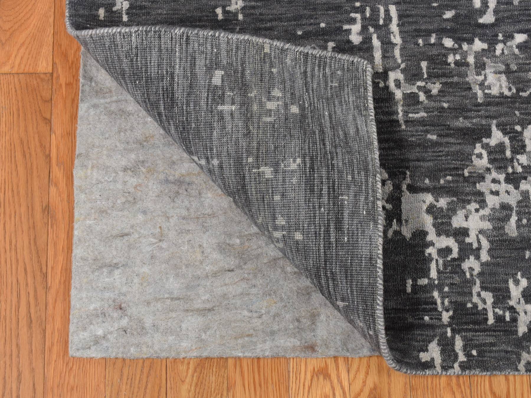 Heriz Heriz hand-knotted wool/silk rug in Gray, 9'2" x 12' — SKU O087131 (view 4)