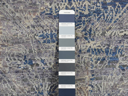 Modern / Contemporary hand-knotted wool/silk rug in Gray, 4'9" x 7' — SKU O087170 (view 4)