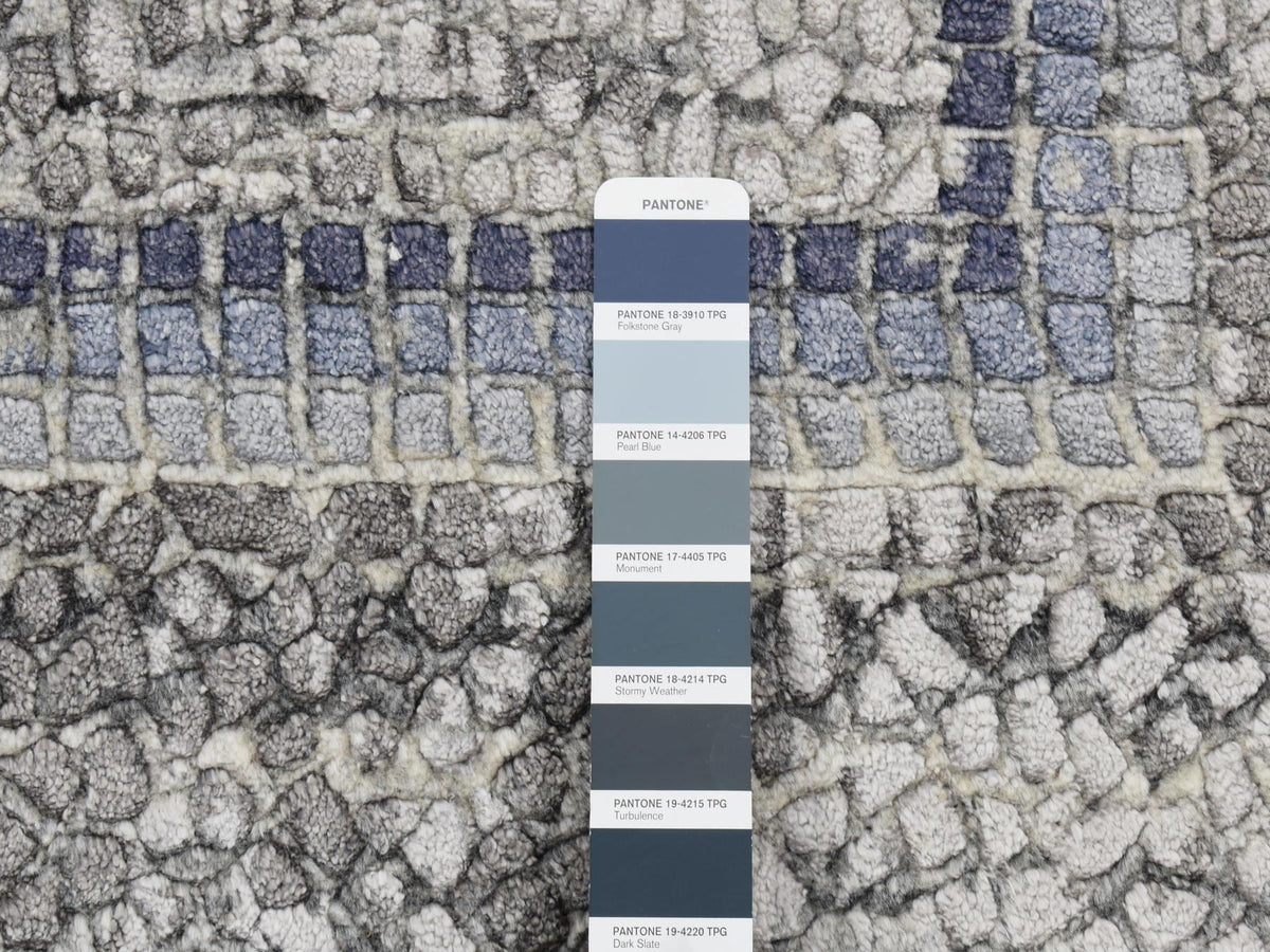 Modern / Contemporary hand-knotted wool/silk rug in Gray & Blue, 5'2" x 6'10" — SKU O087177 (view 4)