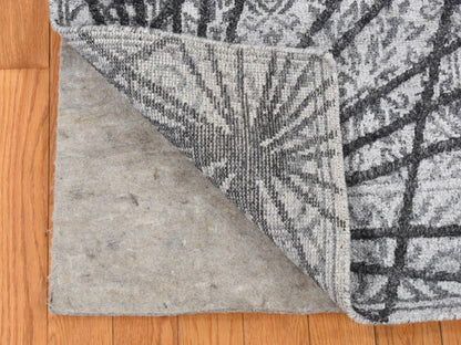 Modern / Contemporary hand-knotted wool/silk rug in Gray, 5'6" x 7'9" — SKU O087182 (view 2)