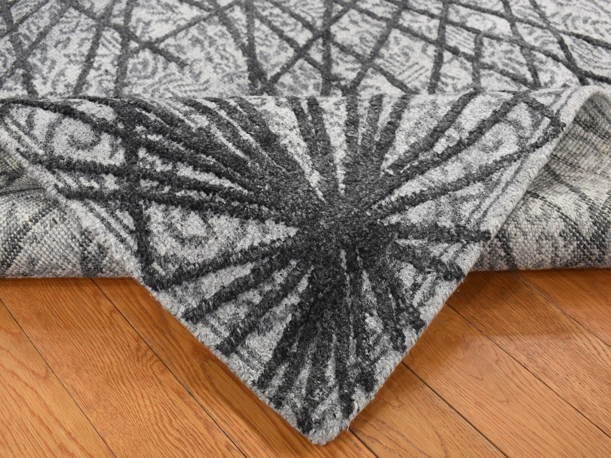 Modern / Contemporary hand-knotted wool/silk rug in Gray, 5'6" x 7'9" — SKU O087182 (view 3)