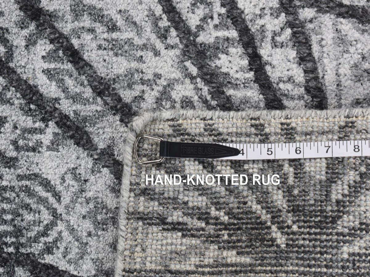 Modern / Contemporary hand-knotted wool/silk rug in Gray, 5'6" x 7'9" — SKU O087182 (view 8)