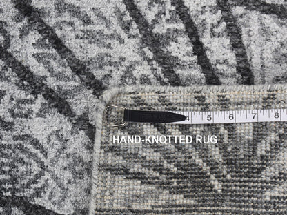 Modern / Contemporary hand-knotted wool/silk rug in Gray, 5'6" x 7'9" — SKU O087182 (view 8)