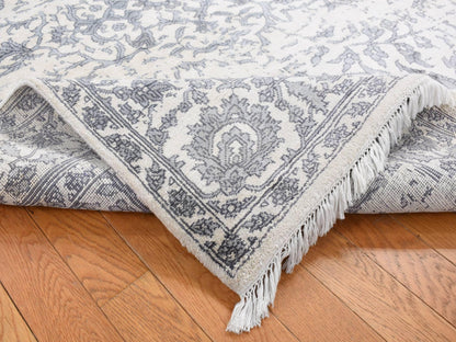 Transitional hand-knotted silk rug in Ivory, 5'2" x 7' — SKU O087191 (view 4)