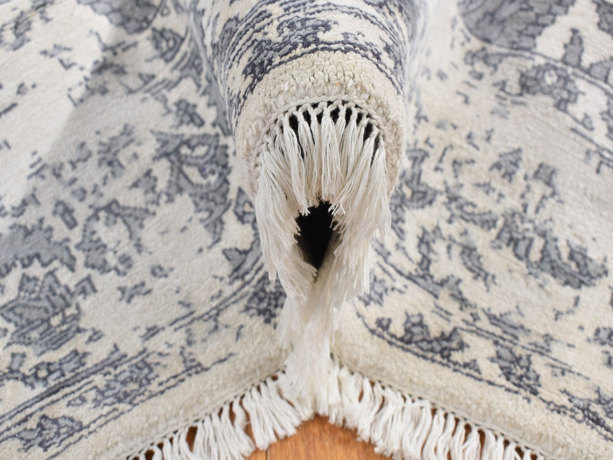 Transitional hand-knotted silk rug in Ivory, 5'2" x 7' — SKU O087191 (view 5)