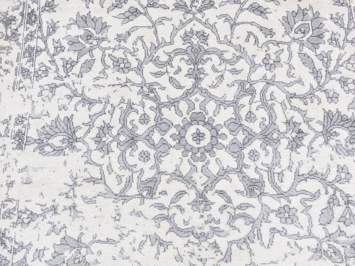 Transitional hand-knotted silk rug in Ivory, 5'2" x 7' — SKU O087191 (view 7)
