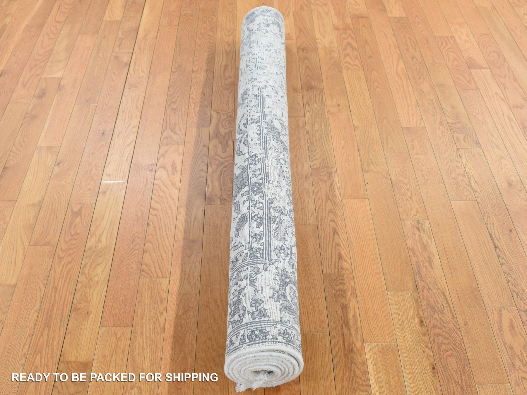 Transitional hand-knotted silk rug in Ivory, 5'2" x 7' — SKU O087191 (view 8)