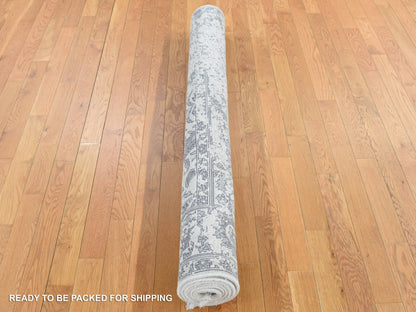 Transitional hand-knotted silk rug in Ivory, 5'2" x 7' — SKU O087191 (view 8)