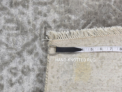 Grey 2'7" x 8'0" Transitional Hand knotted Wool/Silk Rug - Sku: O087203