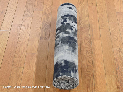 Black 2'6" x 7'7" Modern and Contemporary Hand knotted Wool/Silk Rug - Sku: O087209