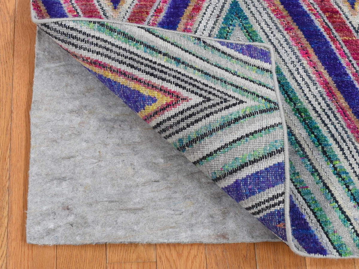 Modern / Contemporary hand-knotted wool/silk rug in Pink, 4' x 6'2" — SKU O087215 (view 2)