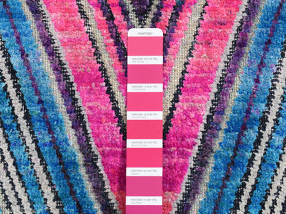 Modern / Contemporary hand-knotted wool/silk rug in Pink, 4' x 6'2" — SKU O087215 (view 4)