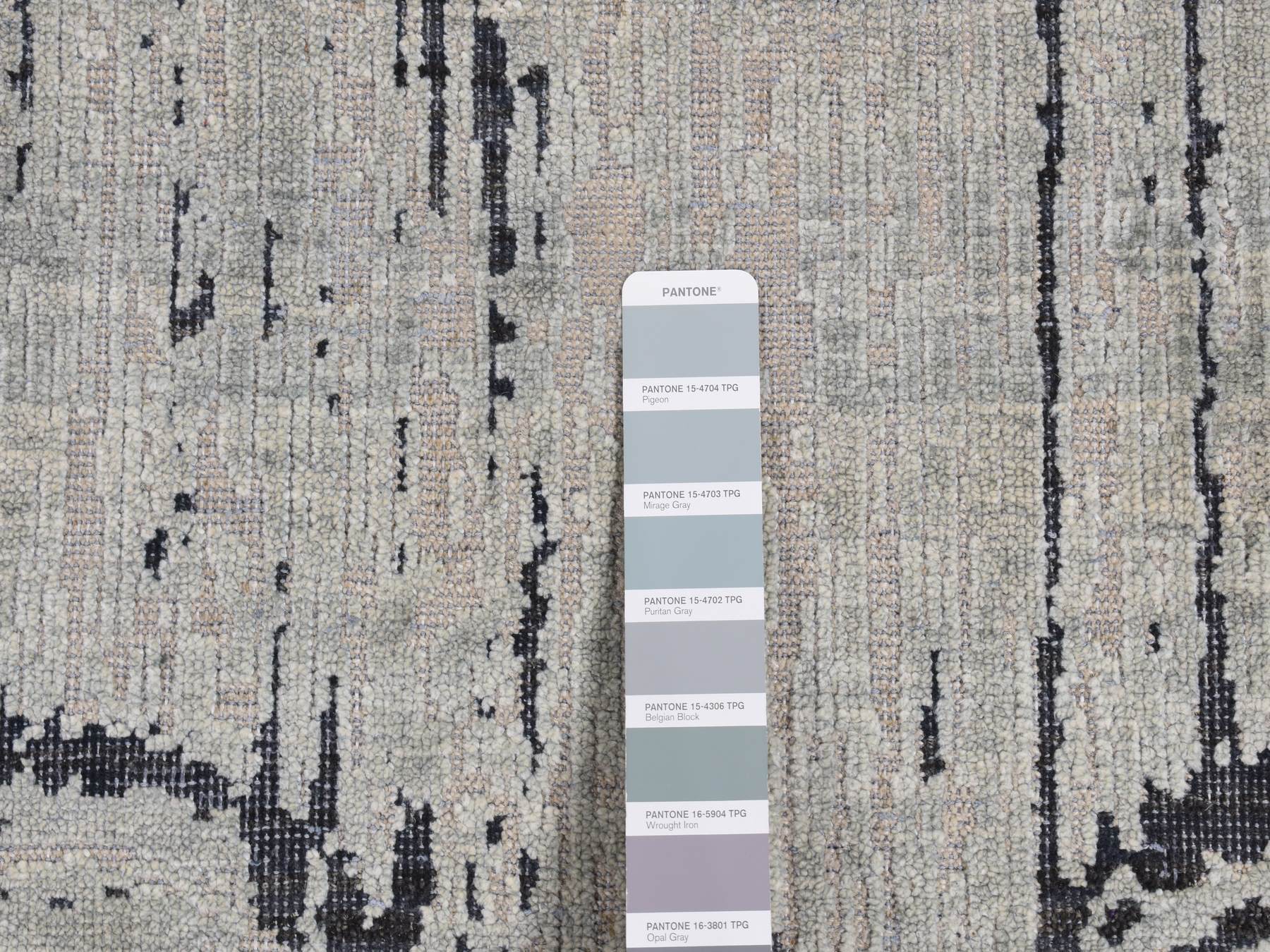 Modern / Contemporary hand-knotted wool/silk rug in Gray, 4' x 6'3" — SKU O087218 (view 3)