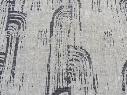 Modern / Contemporary hand-knotted wool/silk rug in Gray, 4' x 6'3" — SKU O087218 (view 4)