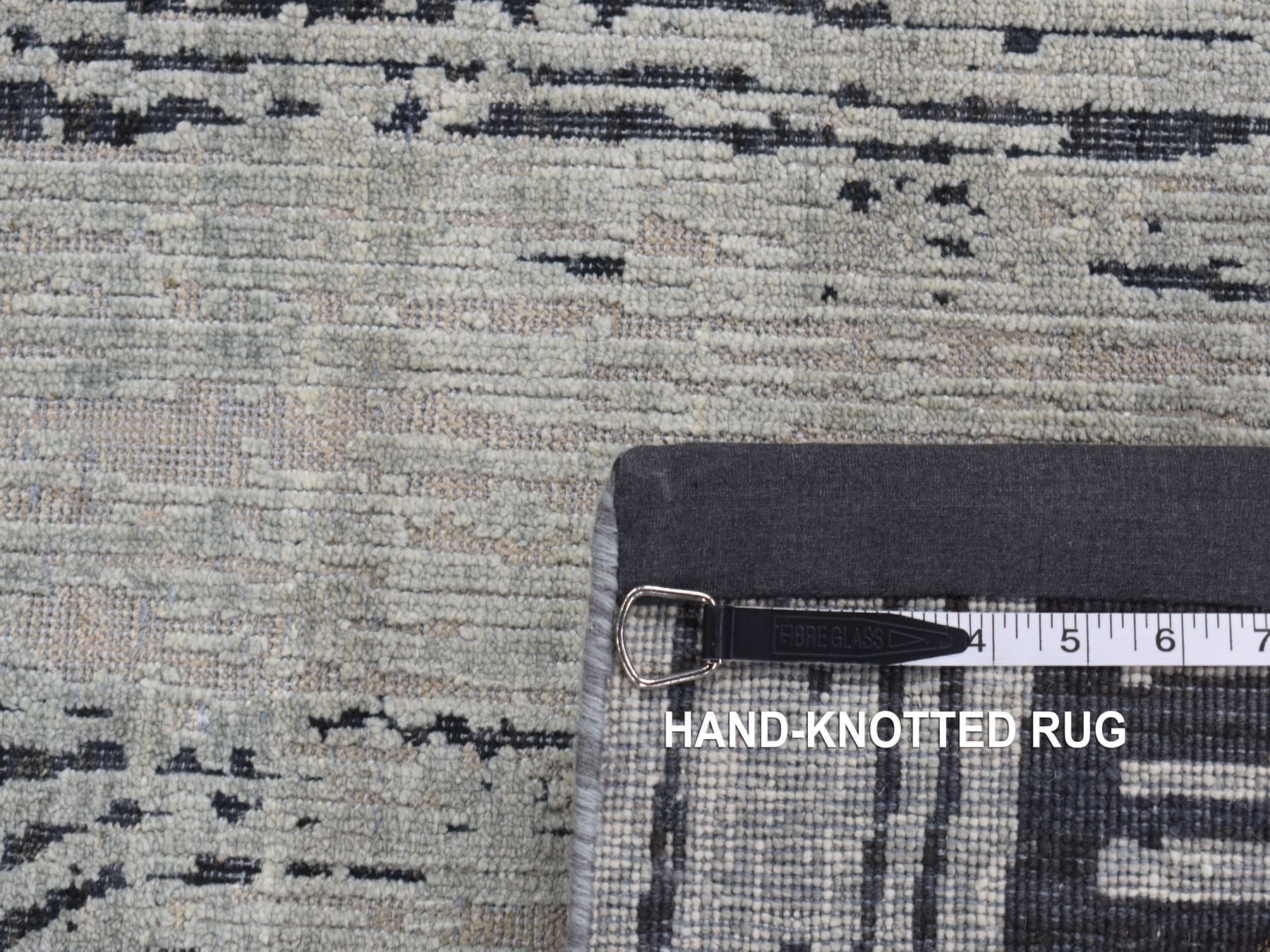Modern / Contemporary hand-knotted wool/silk rug in Gray, 4' x 6'3" — SKU O087218 (view 7)