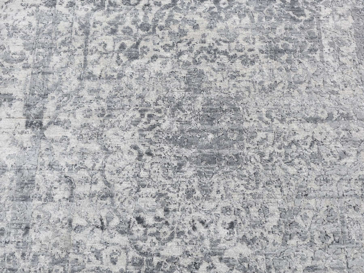 Transitional hand-knotted wool/silk rug in Gray, 4'1" x 6' — SKU O087222 (view 4)