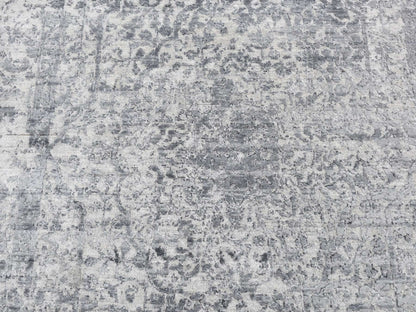 Transitional hand-knotted wool/silk rug in Gray, 4'1" x 6' — SKU O087222 (view 4)