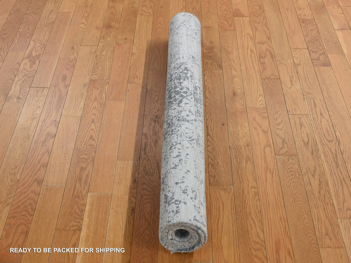 Transitional hand-knotted wool/silk rug in Gray, 4'1" x 6' — SKU O087222 (view 5)