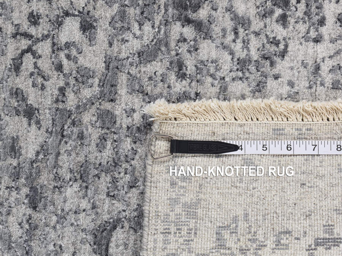 Transitional hand-knotted wool/silk rug in Gray, 4'1" x 6' — SKU O087222 (view 7)
