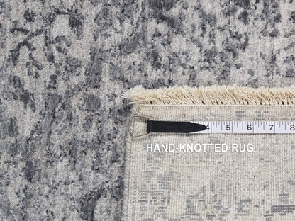 Transitional hand-knotted wool/silk rug in Gray, 4'1" x 6' — SKU O087222 (view 7)