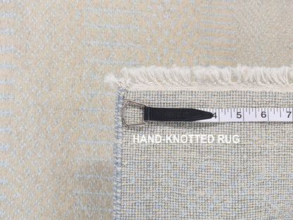 Ivory 2'7" x 8'4" Modern and Contemporary Hand knotted Wool/Silk Rug - Sku: O087233