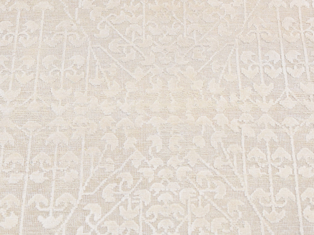 Transitional hand-knotted wool/silk runner in Ivory, 2'6" x 8'3" — SKU O087290 (view 4)
