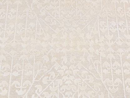 Transitional hand-knotted wool/silk runner in Ivory, 2'6" x 8'3" — SKU O087290 (view 4)