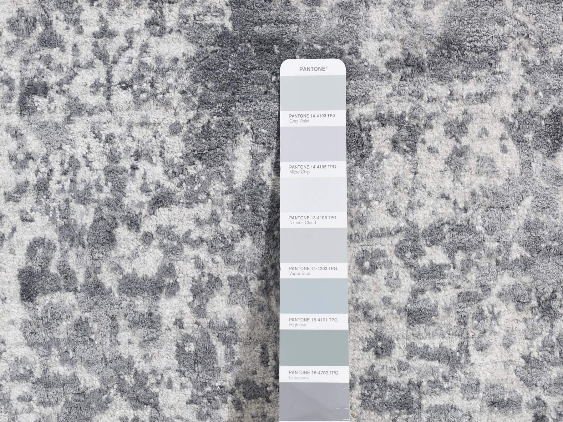 Transitional hand-knotted wool/silk runner in Gray, 2'7" x 7'10" — SKU O087291 (view 3)