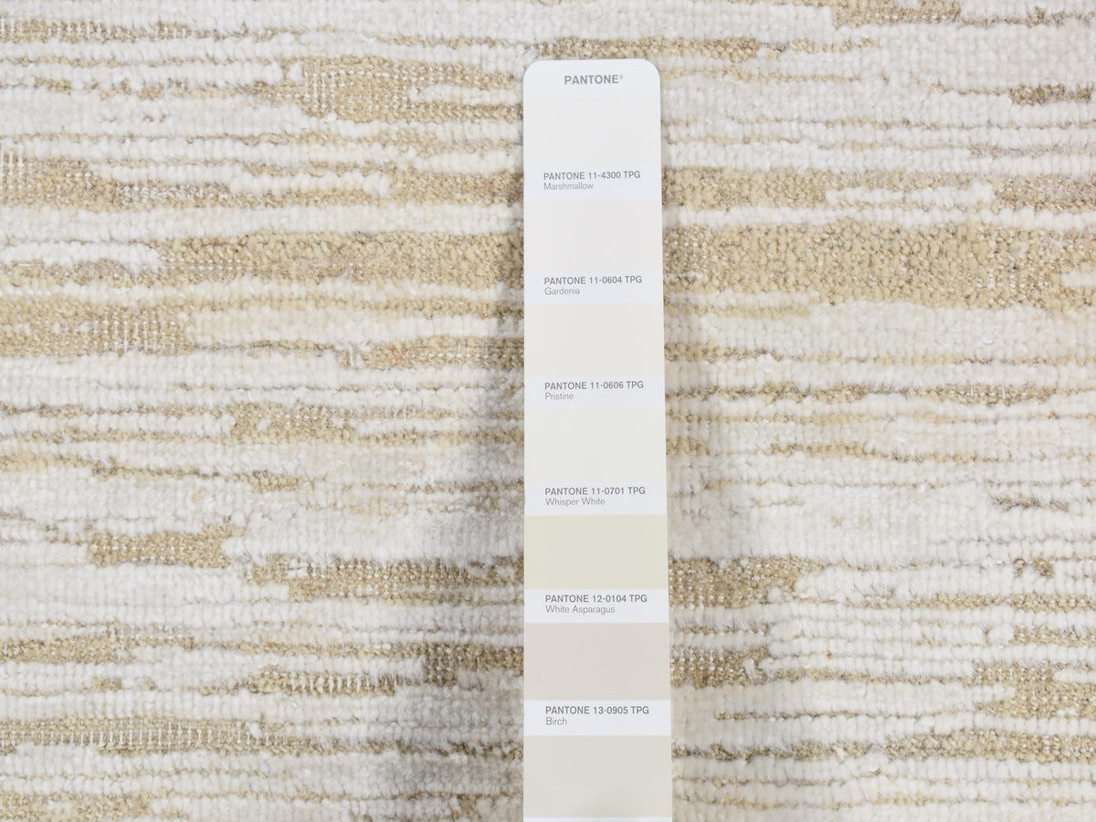 Modern / Contemporary hand-knotted wool/silk runner in Ivory, 2'5" x 8'3" — SKU O087293 (view 3)