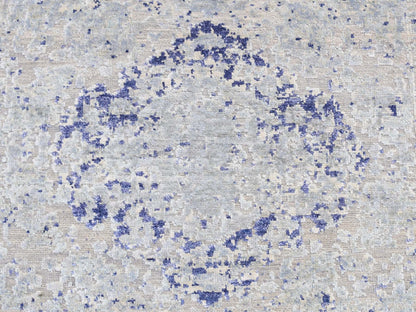 Transitional hand-knotted wool/silk runner in Gray, 2'5" x 6'1" — SKU O087325 (view 4)