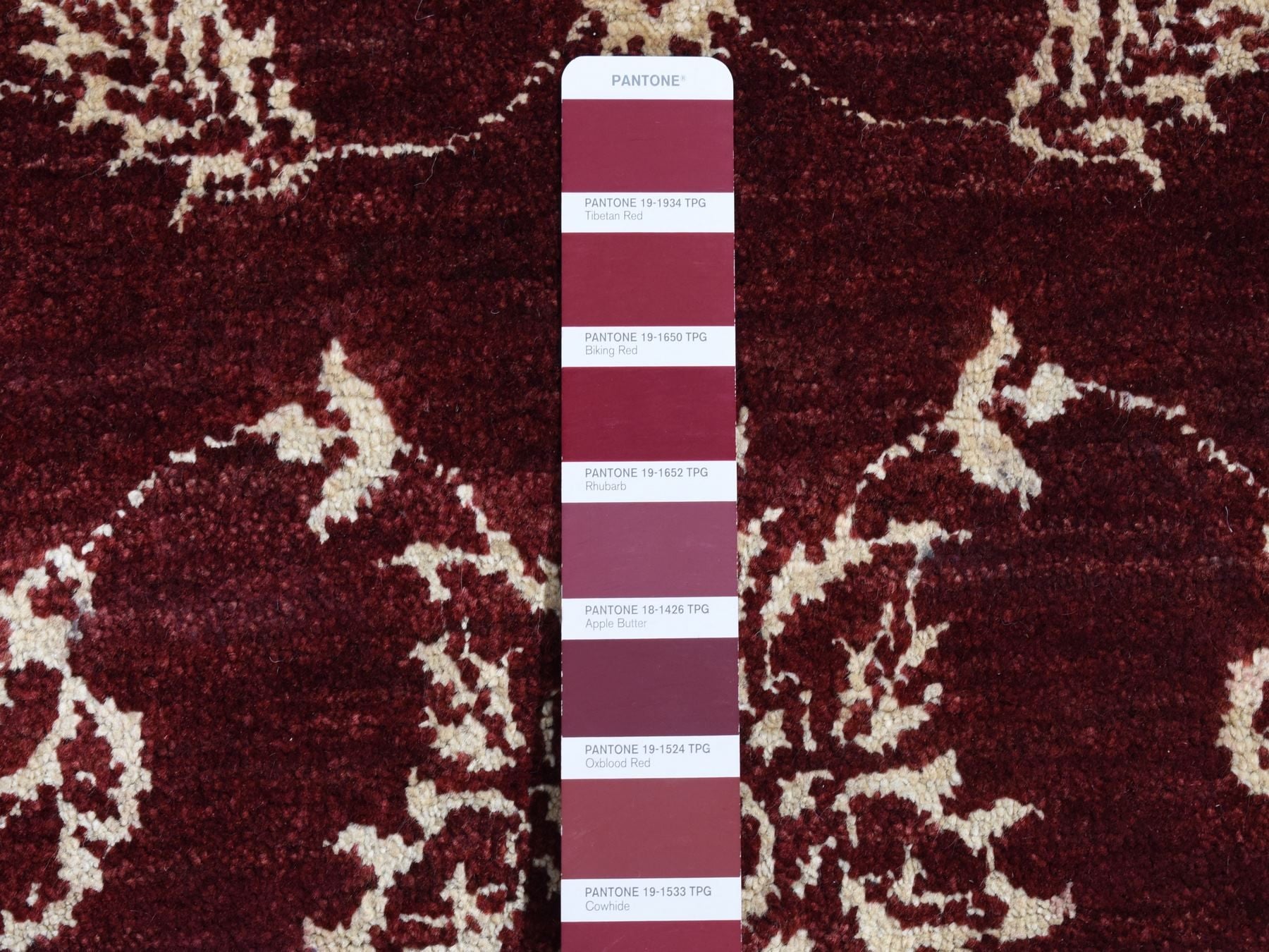 Agra Transitional hand-knotted wool runner in Red, 2'8" x 6' — SKU O087354 (view 3)