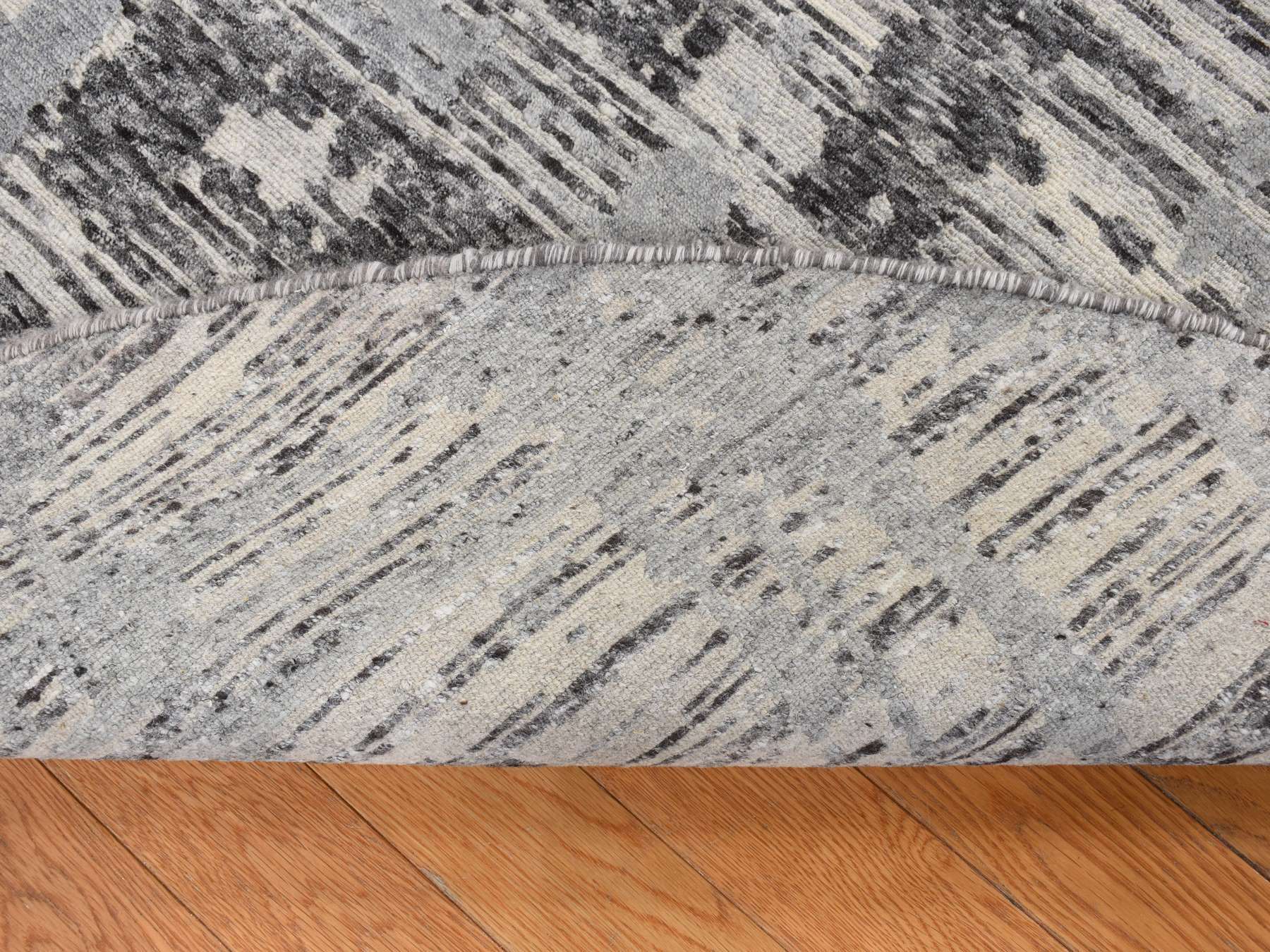 Modern / Contemporary hand-knotted wool rug in Gray, 8'1" x 8'1" — SKU O087357 (view 3)