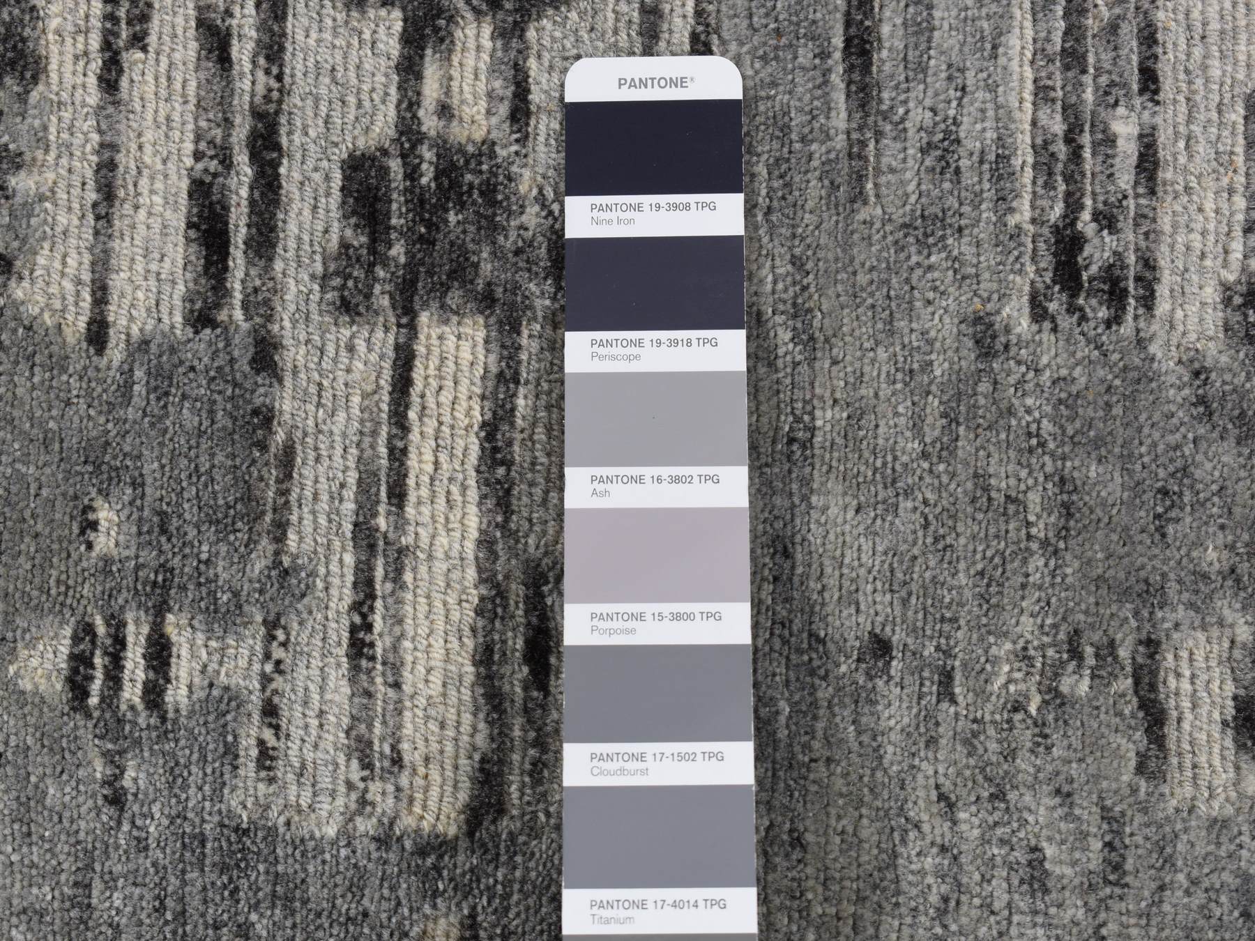 Modern / Contemporary hand-knotted wool rug in Gray, 8'1" x 8'1" — SKU O087357 (view 4)